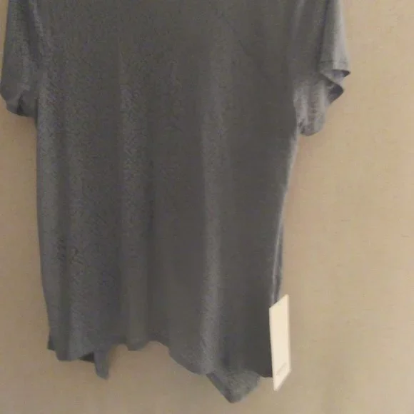 Loop Around Tee - Picture 10 of 12